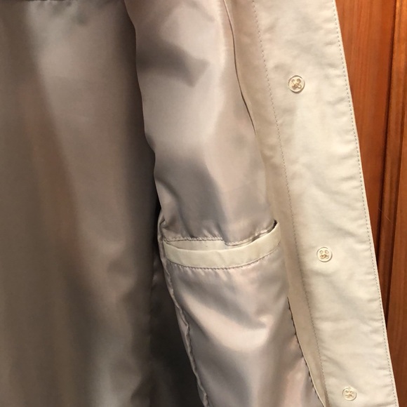 Eddie Bauer Women’s Rain Coat - Picture 7 of 10